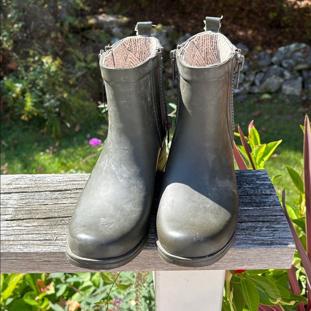 Lucky Brand olive green lined Chelsea rubber rain boots